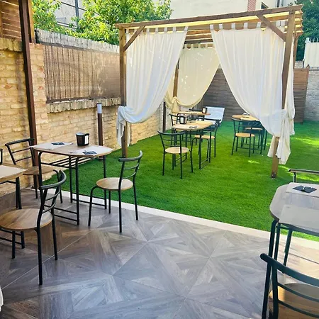 And Breakfast Laberinto 4*