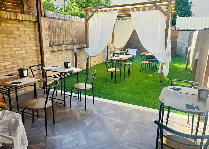 And Breakfast Laberinto 4*